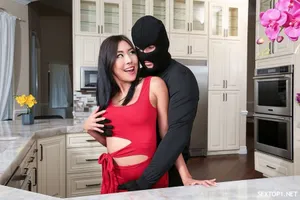 Nhét buồi vào mồm em nữ sinh mới lớn cực múp