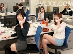 ông xã mải mê công việc, người vợ ở nhà chìm đắm tình dục với bố chồng